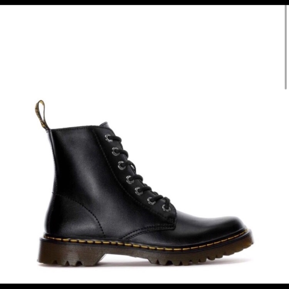 Dr. Martens- Brand New-Black Size 7/8
